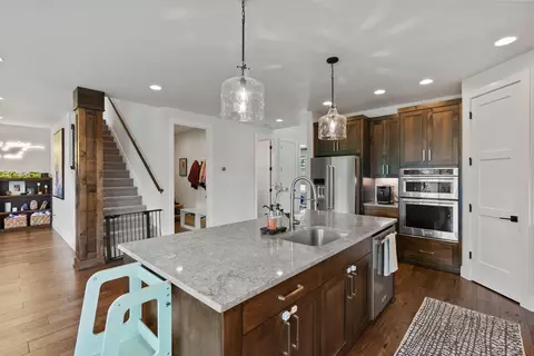Kitchen - 60887 SW Headwaters Loop, Bend, OR 97702 photo 5 of 10