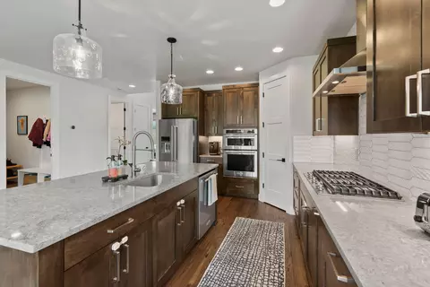 Kitchen - 60887 SW Headwaters Loop, Bend, OR 97702 photo 8 of 10