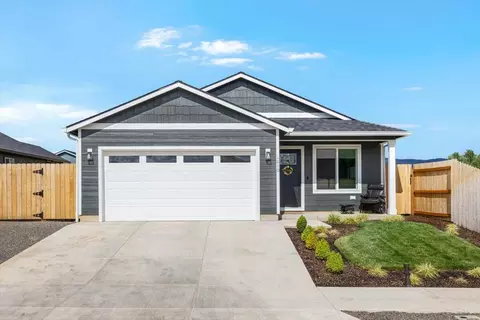 1010 Vick Ln, Medford, OR 97501