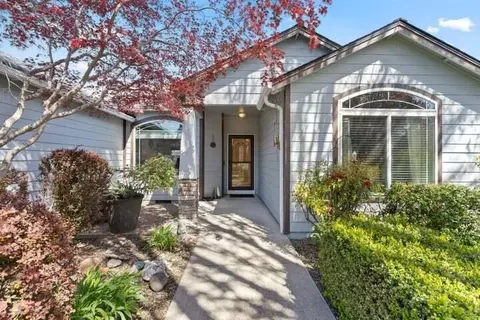 978 Newcastle St, Medford, OR 97501