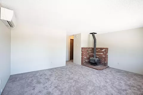 Living - 501 SE Wilson Ave, Bend, OR 97702 photo 1 of 3