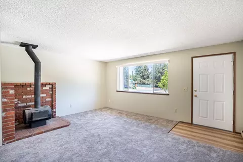 Living - 501 SE Wilson Ave, Bend, OR 97702 photo 2 of 3