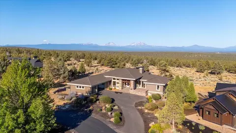 425 Scenic Ridge Ct, Redmond, OR 97756