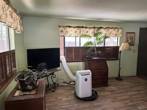 Living - 422 Elm St, Chiloquin, OR 97624 photo 2 of 4
