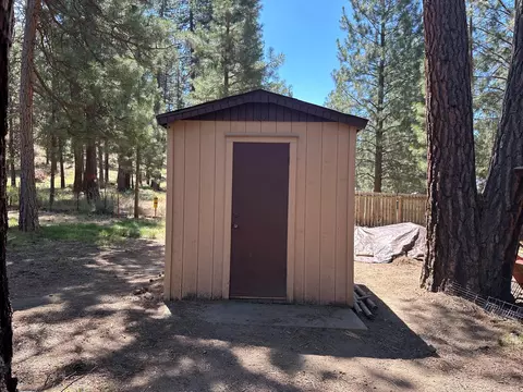 Exterior - 422 Elm St, Chiloquin, OR 97624 photo 10 of 13