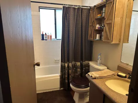 Bath - 422 Elm St, Chiloquin, OR 97624 photo 1 of 3