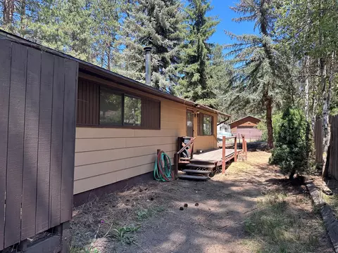 Exterior - 422 Elm St, Chiloquin, OR 97624 photo 7 of 13