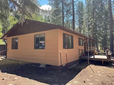 Exterior - 422 Elm St, Chiloquin, OR 97624 photo 4 of 13
