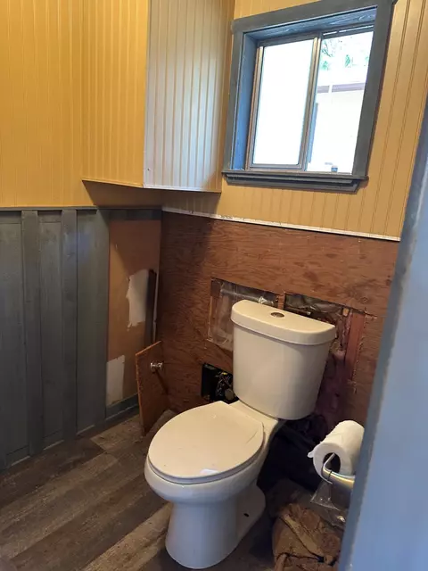 Bath - 422 Elm St, Chiloquin, OR 97624 photo 3 of 3