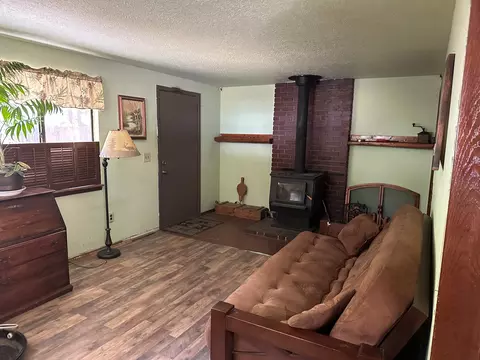 Living - 422 Elm St, Chiloquin, OR 97624 photo 1 of 4