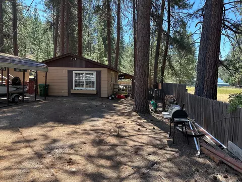 Exterior - 422 Elm St, Chiloquin, OR 97624 photo 3 of 13