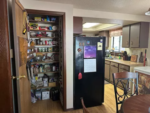 Kitchen - 422 Elm St, Chiloquin, OR 97624 photo 2 of 2