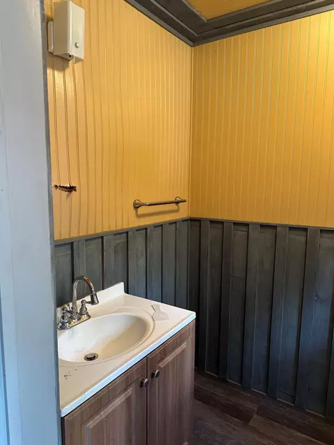 Bath - 422 Elm St, Chiloquin, OR 97624 photo 2 of 3