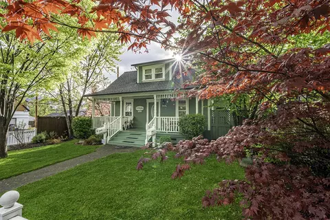 144 N 2nd St, Ashland, OR 97520