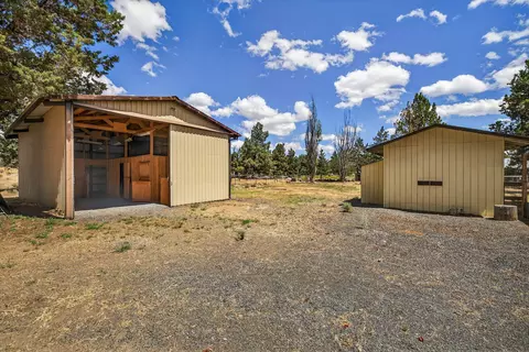 22818 Mcgrath Rd, Bend, OR 97701 photo 38