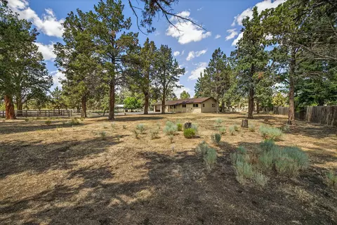 22818 Mcgrath Rd, Bend, OR 97701 photo 4