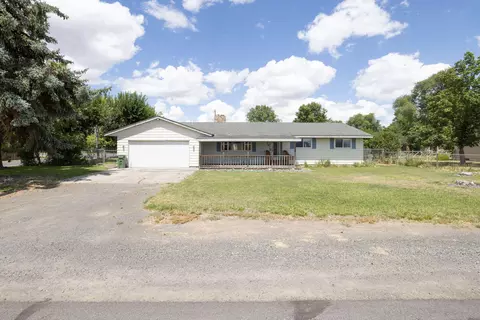 415 9th St, Metolius, OR 97741