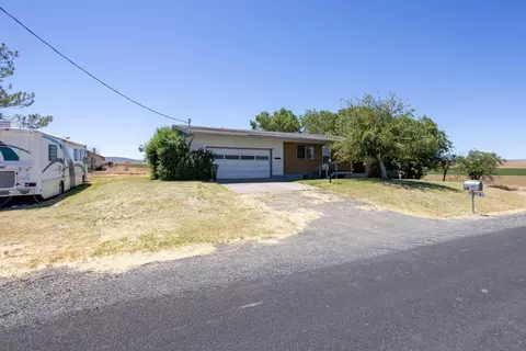 2551 SW Ford Ln, Madras, OR 97741