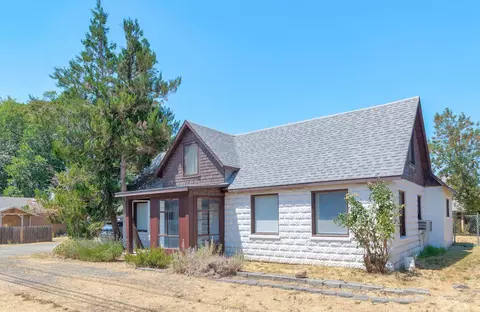 2352 Redwood Ave, Grants Pass, OR 97527