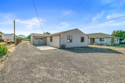 2388 Howard Ave, Medford, OR 97501