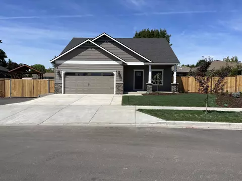 2761 Roberts Rd, Medford, OR 97504
