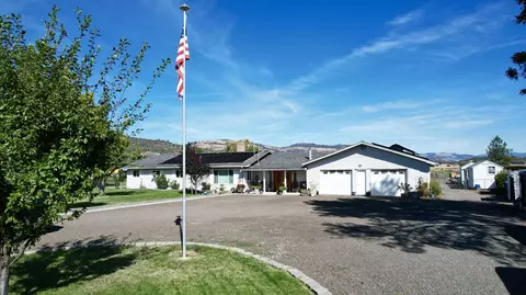 2909 Ball Rd, Eagle Point, OR 97524