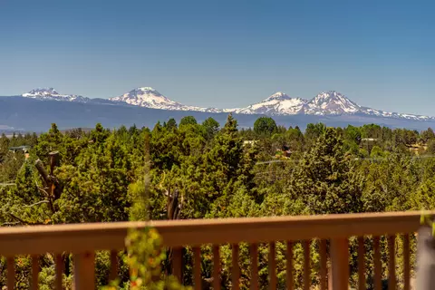 21085 Quail Ln, Bend, OR 97703