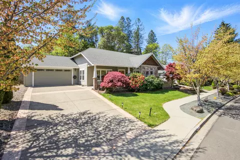 2270 Haviland Dr, Grants Pass, OR 97527