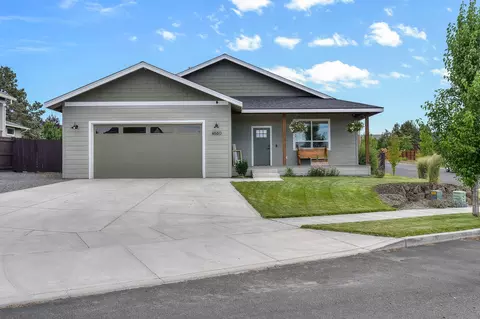 4660 SW Salmon Ave, Redmond, OR 97756