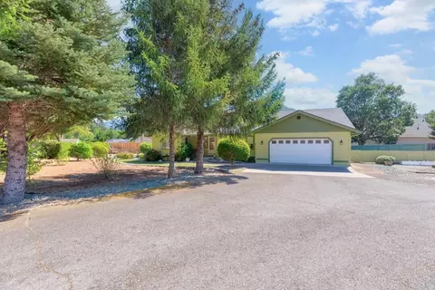 429 Robbins Ave, Rogue River, OR 97537