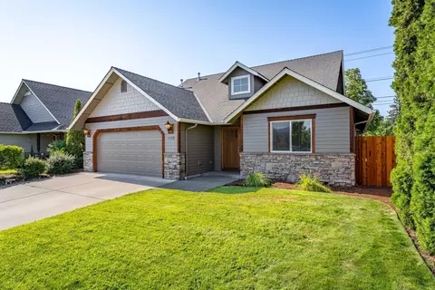 1499 SW David Dr, Grants Pass, OR 97527