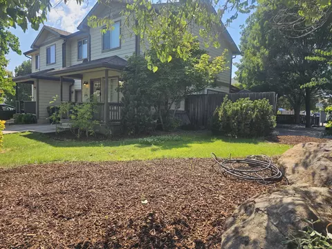253 Northview Dr, Eagle Point, OR 97524 photo 2