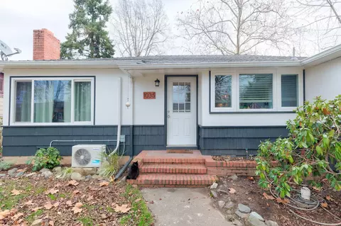 1035 SE Ashley Pl, Grants Pass, OR 97526