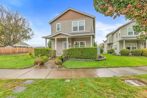 Exterior - 327 Brookhaven Dr, Central Point, OR 97502 photo 9 of 10