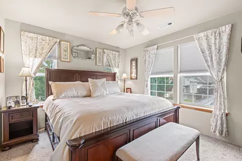 Bedroom - 327 Brookhaven Dr, Central Point, OR 97502 photo 1 of 4