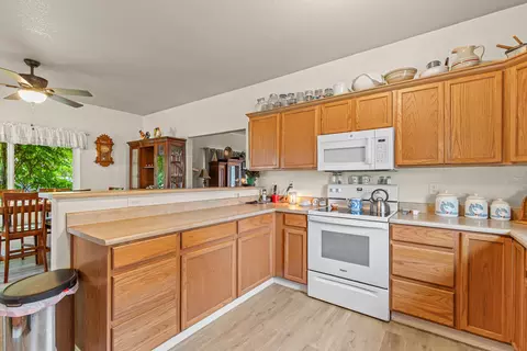 Kitchen - 327 Brookhaven Dr, Central Point, OR 97502 photo 1 of 4