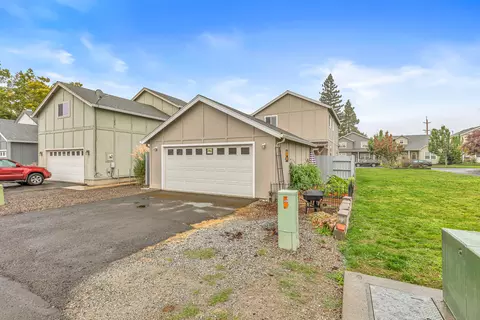 Exterior - 327 Brookhaven Dr, Central Point, OR 97502 photo 7 of 10