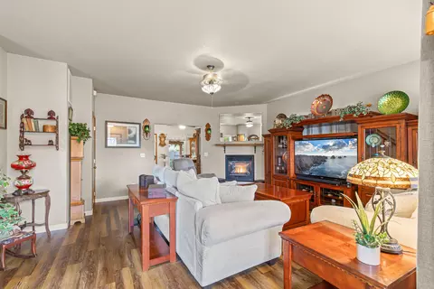 Living - 327 Brookhaven Dr, Central Point, OR 97502 photo 1 of 4