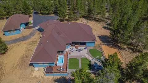 17045 Shawnee Cir, Bend, OR 97707