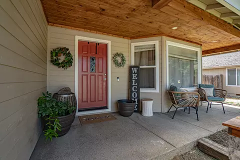 Exterior - 302 Candis Dr, Eagle Point, OR 97524 photo 1 of 4