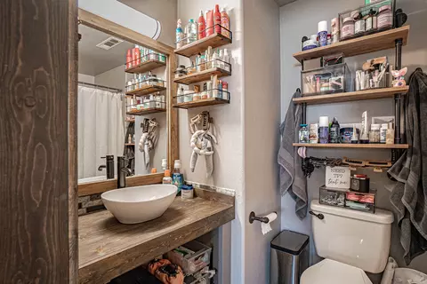 Bath - 302 Candis Dr, Eagle Point, OR 97524 photo 1 of 2