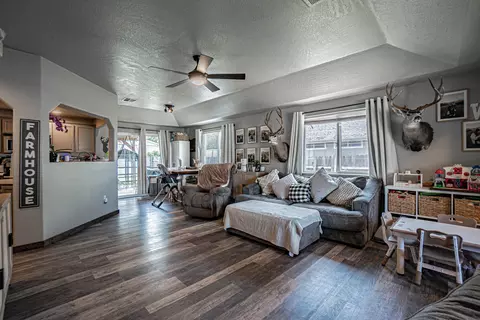 Living - 302 Candis Dr, Eagle Point, OR 97524 photo 1 of 2