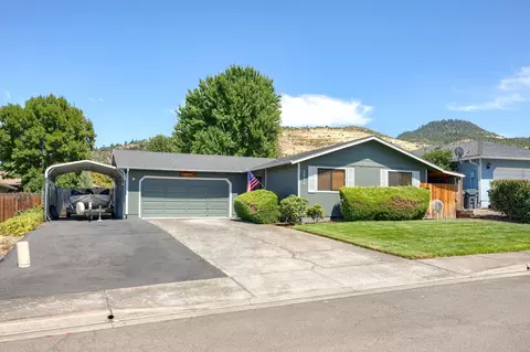 2958 Fairfax St, Medford, OR 97504