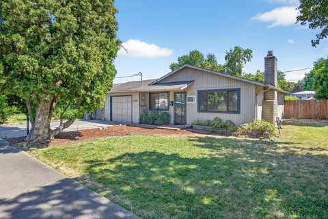 565 Garfield St, Medford, OR 97501