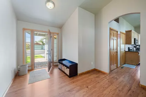 Entry Way - 16676 Mcclintock Pl, La Pine, OR 97739 photo 1 of 3