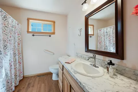 Bath - 16676 Mcclintock Pl, La Pine, OR 97739 photo 1 of 3