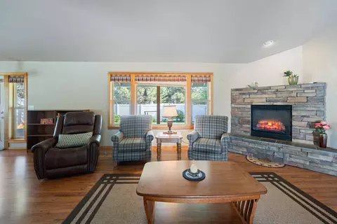 Living - 16676 Mcclintock Pl, La Pine, OR 97739 photo 1 of 3