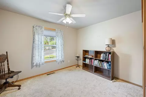 Bedroom - 16676 Mcclintock Pl, La Pine, OR 97739 photo 1 of 7