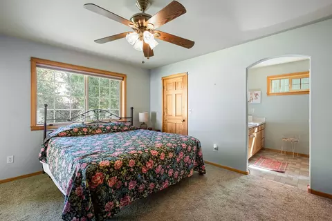 Bedroom - 16676 Mcclintock Pl, La Pine, OR 97739 photo 6 of 7