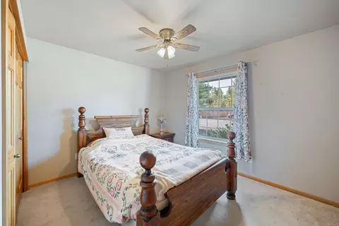 Bedroom - 16676 Mcclintock Pl, La Pine, OR 97739 photo 3 of 7